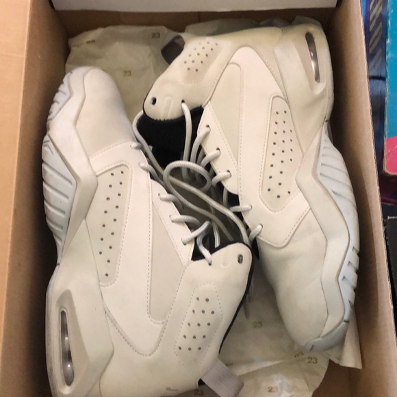 Jordan’s 6’s tan - Picture 1 of 3